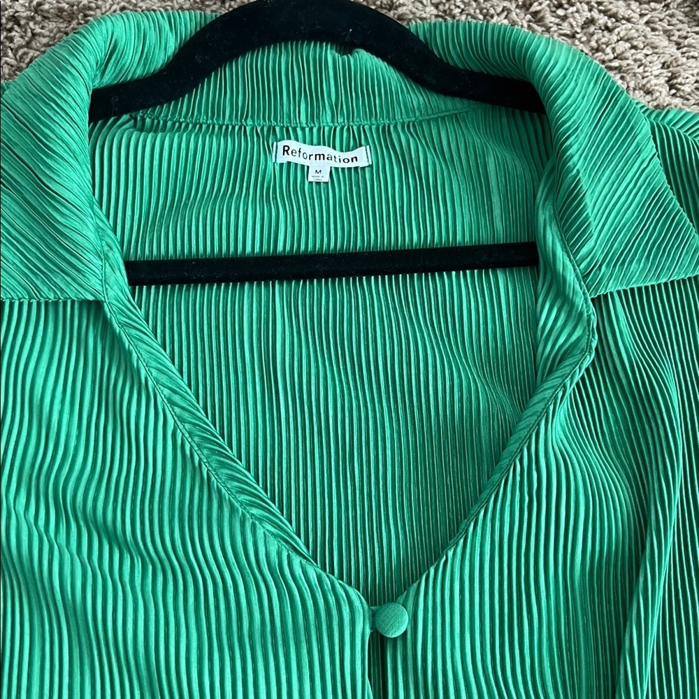 Reformation Laylin Plisse Green Oversized . Size M - Picture 14 of 14